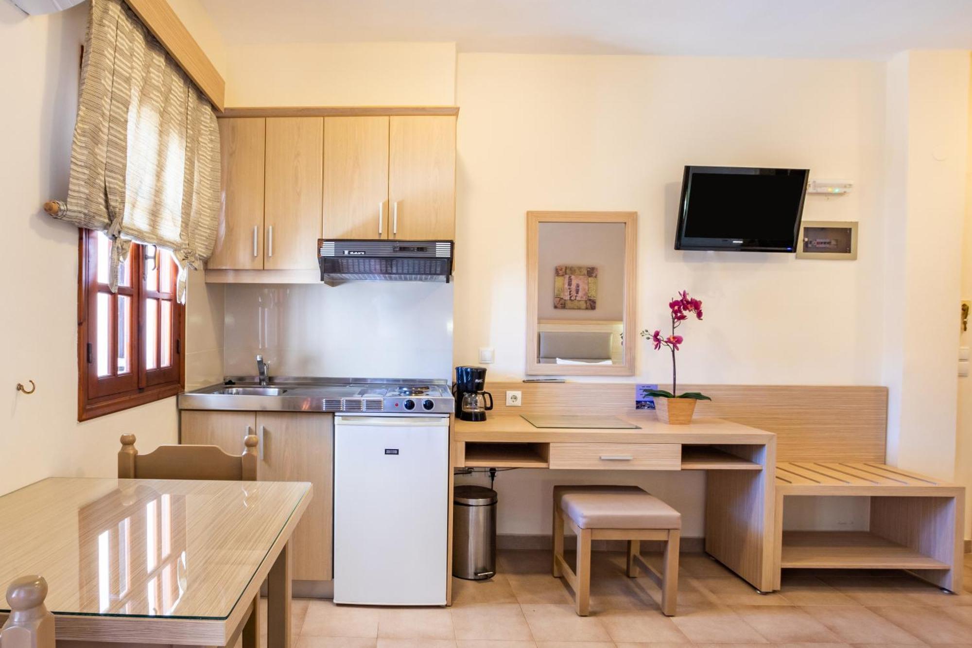 Aphrodite Luxury Studios & Apartments การ์ปาตอส ภายนอก รูปภาพ
